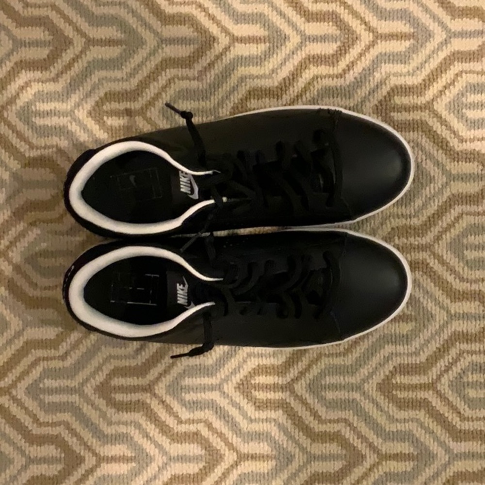 Nike Womens Tennis Classic Ultra Leather ‘Black White Gum Medium Brown’